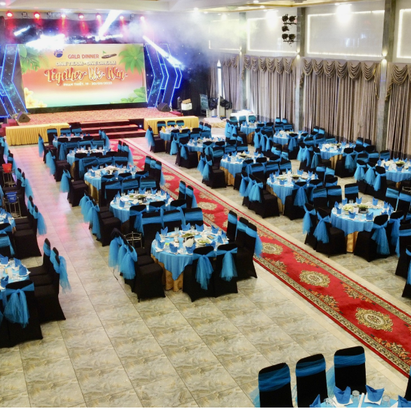 Nh&agrave; h&agrave;ng ngon ở Mũi N&eacute;