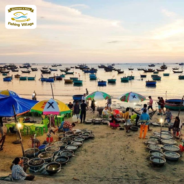 Nh&agrave; h&agrave;ng hải sản L&agrave;ng Ch&agrave;i Mũi N&eacute; điểm đ&oacute;n l&yacute; tưởng cho kh&aacute;ch đo&agrave;n